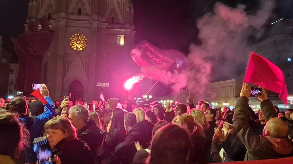 protest u Novom Sadu zbog napada na nišku dekanku