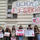 "Ekonomisti će vam izravnati račune": Protest podrške maturantima u blokadi Ekonomske škole u Novom Sadu 8