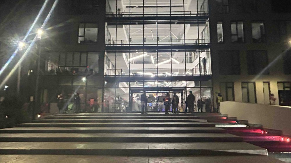 Kraj blokade RTV-a, studenti očistili plato ispred zgrade 1