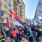 Studenti krenuli peške iz Novog Sada za Beograd: Ispratili ih građani, kolonu čuvaju bajkeri i traktoristi 13