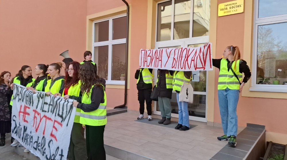 Učenici uzeli ključeve gimnazije "Laza Kostić" u Novom Sadu: "Ovo je blokada protiv neznanja" 1