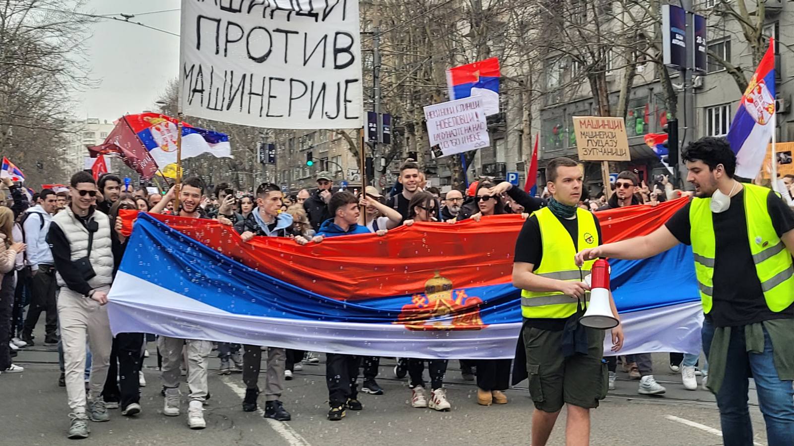 Slike velikog protesta u Beogradu: Borbeno radovanje (VIDEO/FOTO) 11