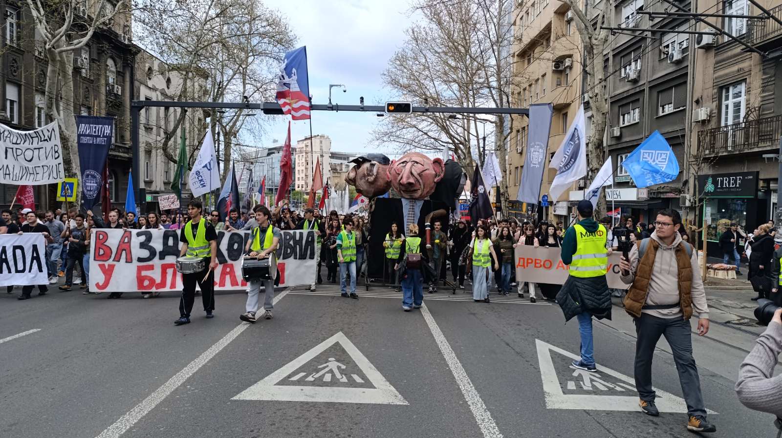 Kako je protekla studentska šetnja u Beogradu povodom Dana studenata: Venci, minut tišine, govori... 3