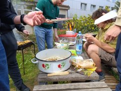 "Da u ovako teška vremena unesemo malo smeha i svetlosti": Studenti i profesori FPN-a organizovali roštilj, pa zajednički plenum (FOTO, VIDEO) 3