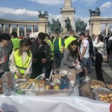 Studenti biciklisti iz Srbije stigli u Budimpeštu: Veliki doček na Trgu heroja (VIDEO) 7
