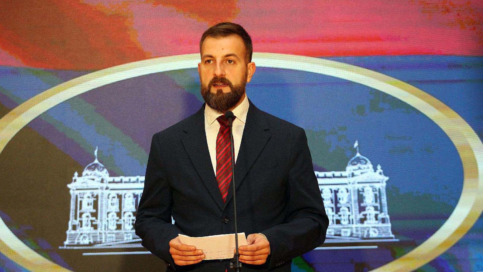 Ponoš je opoziciju otvoreno pitao: "Šta radimo ove godine?" Stigli su mu odgovori 2