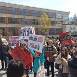 Malobrojni, ali glasni: Sa protesta ispred Vlade FBiH poručeno: "Je li Širokača nova Jablanica?" 3