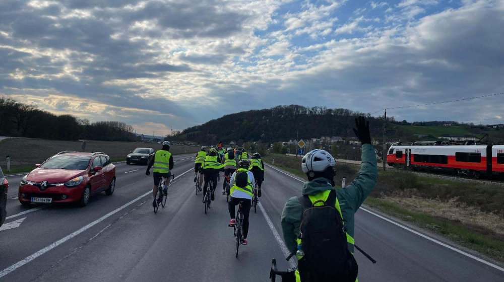 Studenti biciklisti danas iz Linca voze do Salcburga (FOTO) 1