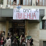 Da li biste rizikovali sa frizerom koji je završio samo onlajn kurs, a sa lekarom? 4