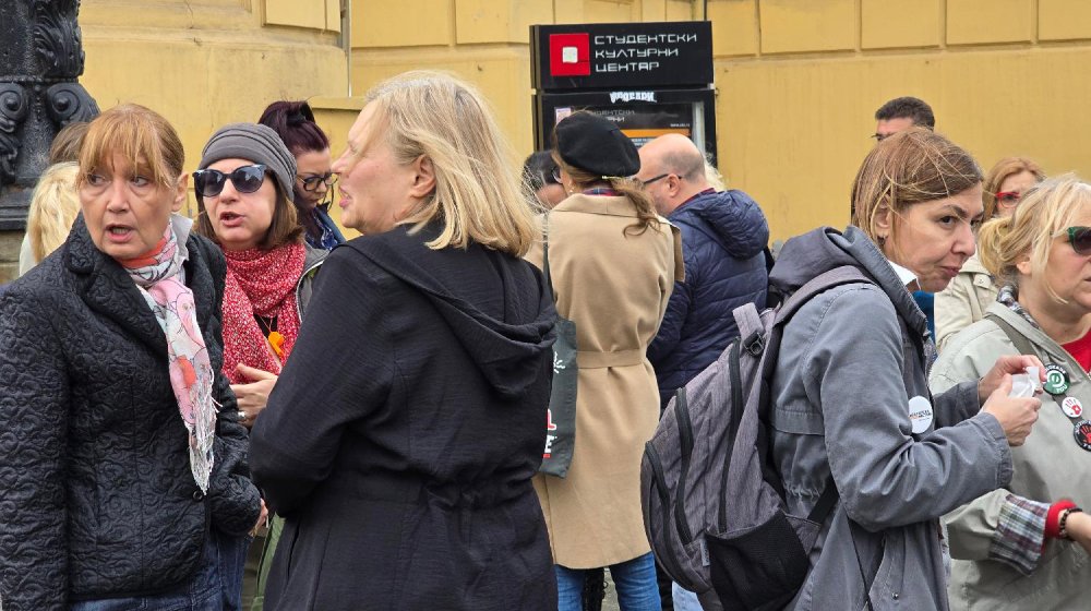 Udružena prosveta Srbije u protestnoj povorci u Beogradu 1