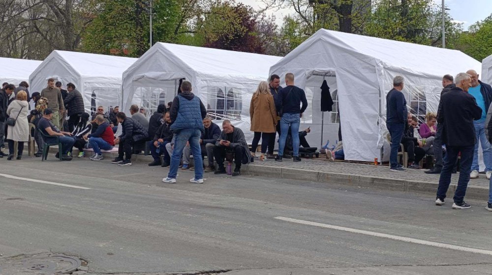 Novinarka Istinomera napadnuta dok je snimala šatore, UNS traži zaštitu medijskih radnika 1
