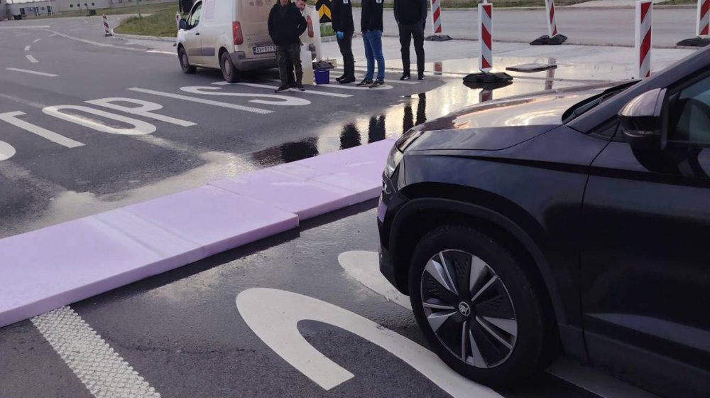 Novosadski učenici pola dana proveli na granici sa Mađarskom zbog novog sistema pri ulasku u EU 7