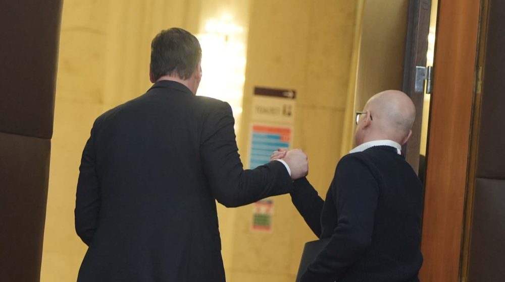 Vučićev povratak u premijersku prošlost - "ponovo lomi brave" 6