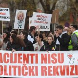 Studenti Pravnog i tehničkih fakulteta održali 16 minuta tišine u Bulevaru kralja Aleksandra 12