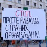 Pobunjeni univerzitet i građani protestovali zbog proterivanja stranaca na Trgu Republike 7