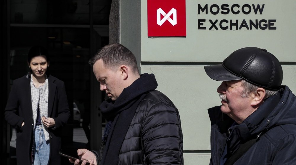 "Masovna kriza se odvija pred našim očima": Trampove tarife oborile berze u Rusiji 1