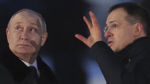 Plan američkog predsednika Donalda Trampa da okonča rat u Ukrajini biće uključen u ruske školske udžbenike, rekao je Vladimir Medinski, pomoćnik predsednika Ruske Federacije i jedan od autora udžbenika i predsednik Ruskog vojno-istorijskog društva,.