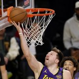 Dončić maestralnim potezom osramotio Šenguna (VIDEO) 1