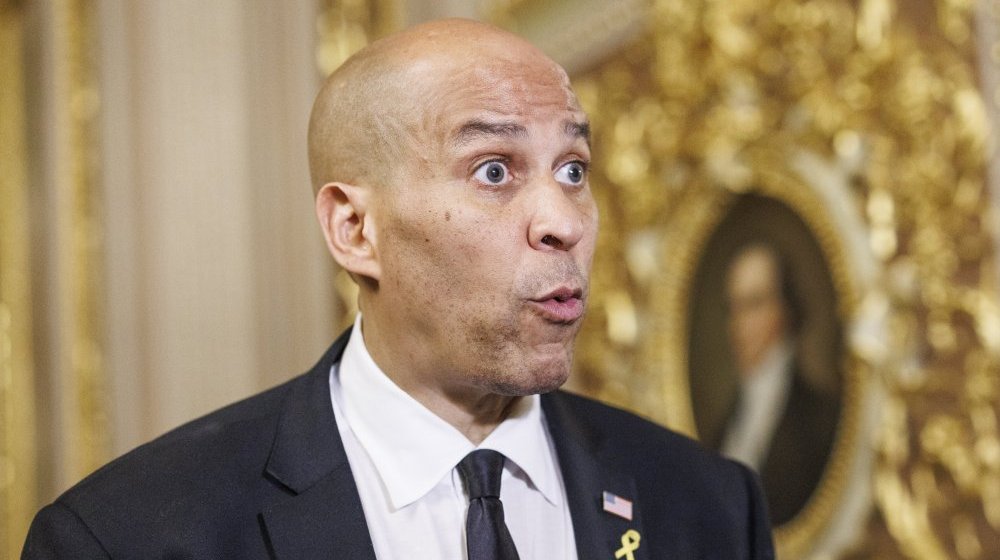 Senator Kori Buker u znak protesta protiv Trampa govorio 25 sati u Senatu 1