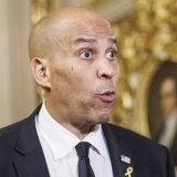 Senator Kori Buker u znak protesta protiv Trampa govorio 25 sati u Senatu 3