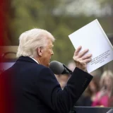 Posledice tarifne politike SAD: Turbulencije na globalnim tržištima kapitala, oglasio se Tramp 1