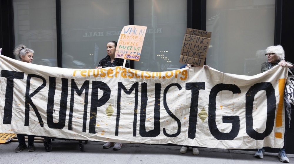 Sudija suspendovao Trampovu odluku: Blokirano ukidanje pravnog statusa za 532.000 imigranata 1