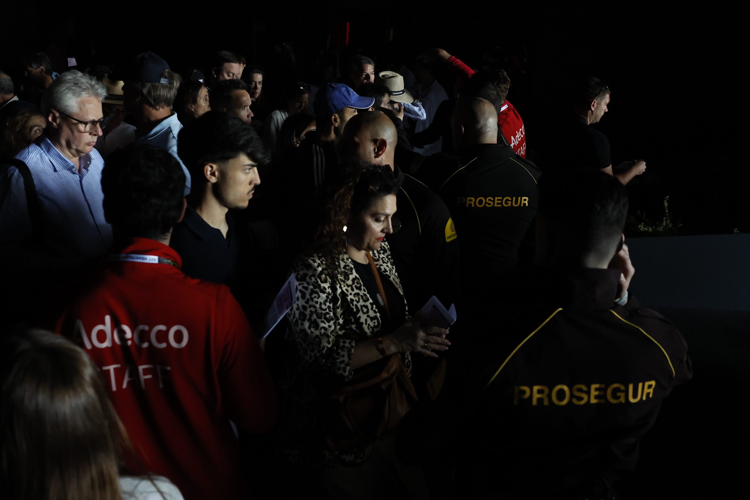 (FOTO, VIDEO) Masovni nestanak struje u Španiji i Portugalu: Portugalci "krive" Špance i vrlo redak "atmosferski fenomen" 3 (FOTO, VIDEO) Masovni nestanak struje u Španiji i Portugalu: Portugalci "krive" Špance i vrlo redak "atmosferski fenomen" 3