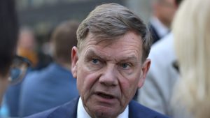 Ministar spoljnih poslova Nemačke Johan Vadeful je pozvao na hitan prekid vatre u palestinskom Pojasu Gaze i oslobađanje talaca koje drži Hamas i podržao "rešenje o dve države" - fomiranje palestinske uz Izrael.