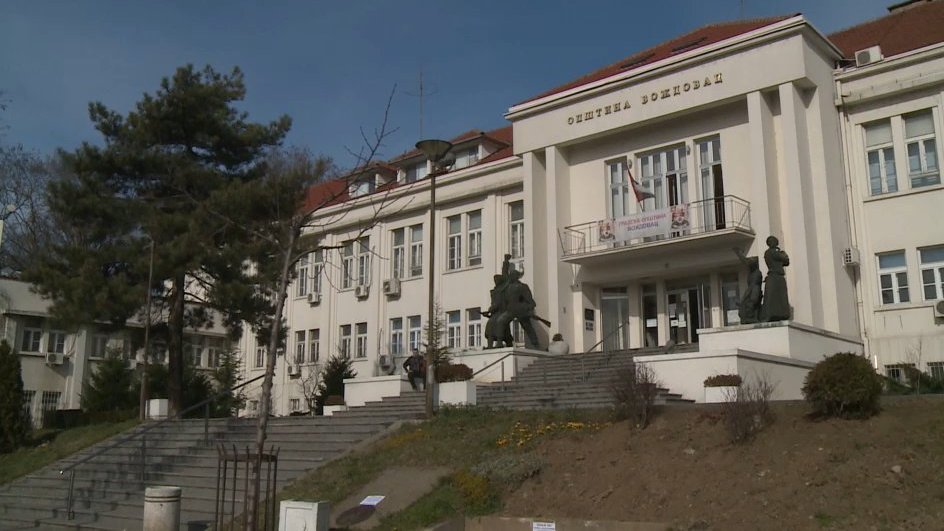 Četiri osobe privedene posle upada građana u zgradu beogradske Opštine Voždovac 1