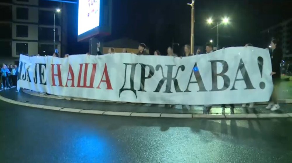 "Srbija je naša država": Beogradski studenti blokirali Trošarinu, plan je da blokada traje dva sata (VIDEO, FOTO) 1