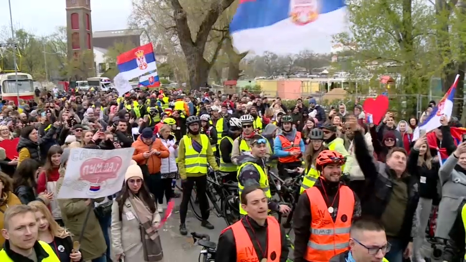 Studenti biciklisti stigli u Bratislavu: Crveni tepih, medalje i podrška građana (VIDEO) 1