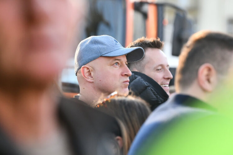 Zvonko Veselinović fotografisan na Vučićevom skupu kod Skupštine 1