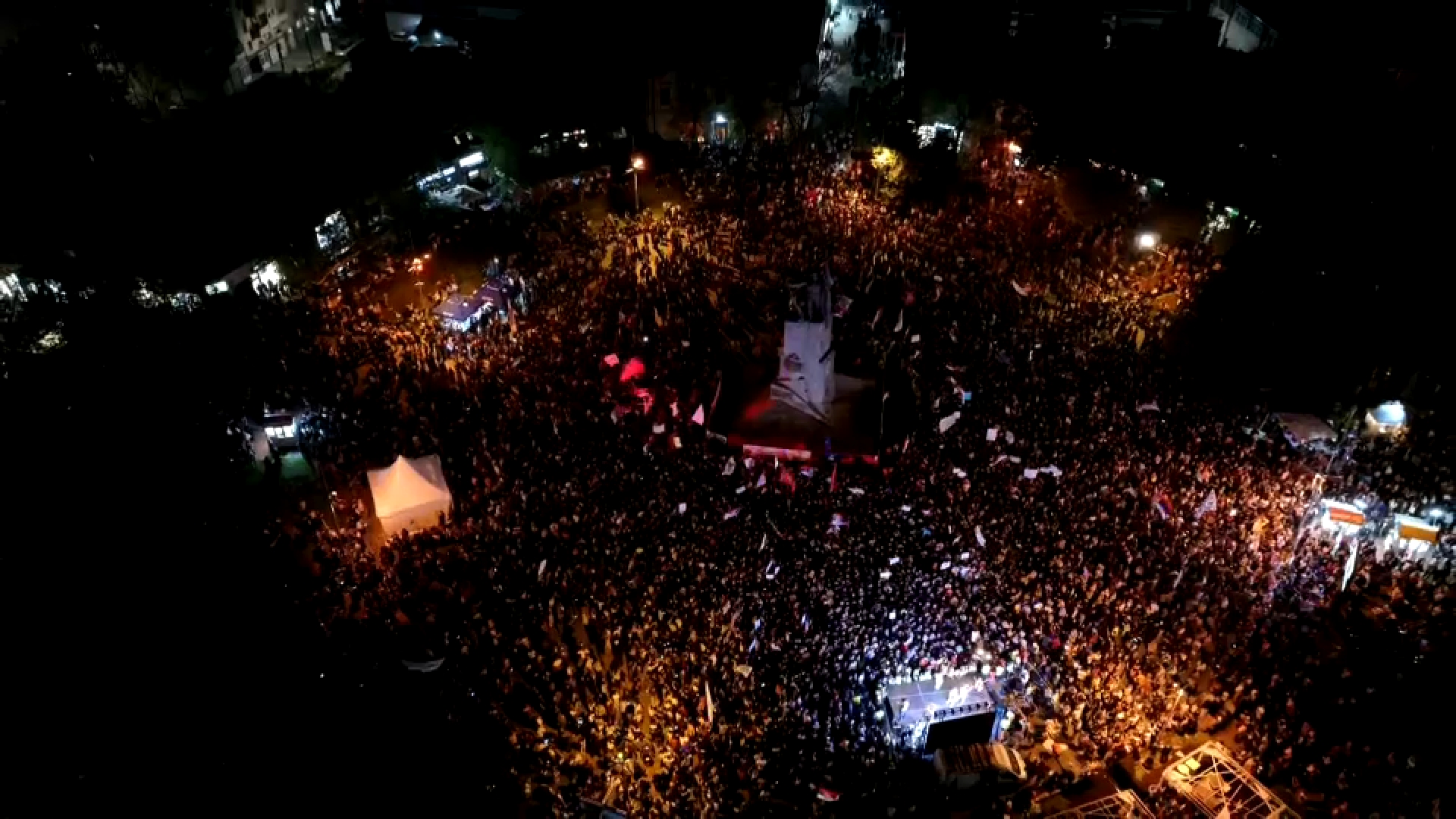Studentski protest u Kraljevu snimljen dronom (VIDEO, FOTO) 2 Studentski protest u Kraljevu snimljen dronom (VIDEO, FOTO) 2