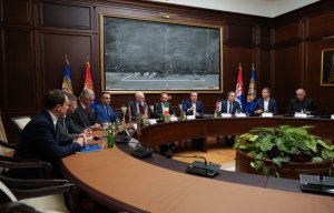 Ministri unutrašnjih poslova Ivica Dačić, spoljnih poslova Marko Đurić i pravde Nenad Vujić informisali su danas predstavnike zemalja Kvinte i Delegacije Evropske unije o "ozbiljnosti situacije" u vezi sa "protivpravnom blokadom" Radio-televizije Srbije (RTS) i posledicama tog "napada"