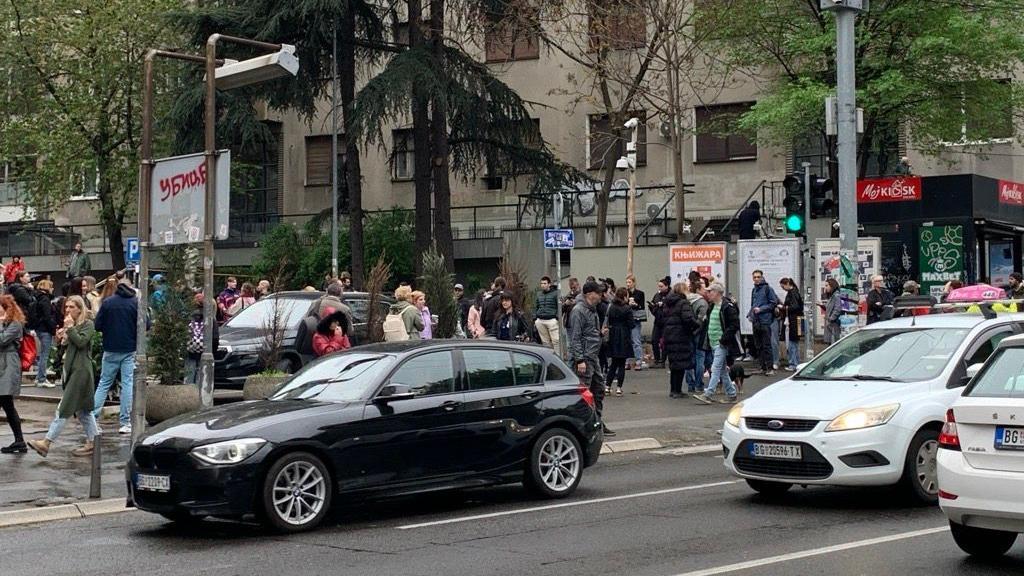 Studenti blokiraju zgradu RTS u Beogradu, odgovor: „Ovo je nasilje" 3 studenti, RTS, studenti blokiraju RTS