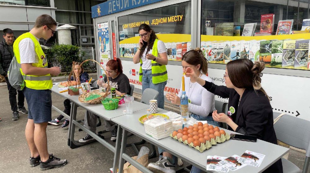 "Šarena jaja, a ne šarene laži": Performans studenata ispred RTS 1