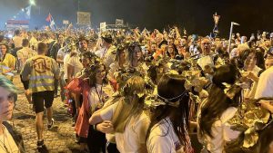 Studenti su probudili ne samo celu Srbiju svojim pohodima i kucanjem na svaka vrata u poslednjih godinu dana, već i međunarodnu zajednicu odnosno Srpkinje i Srbe u rasejanju. Vozili su se biciklama do Strazbura… U velikoj meri su animirali i „naše“ ljude kojima nije padalo na pamet da učestvuju u izbornom procesu u Srbiji, iako na to imaju pravo - do sad.