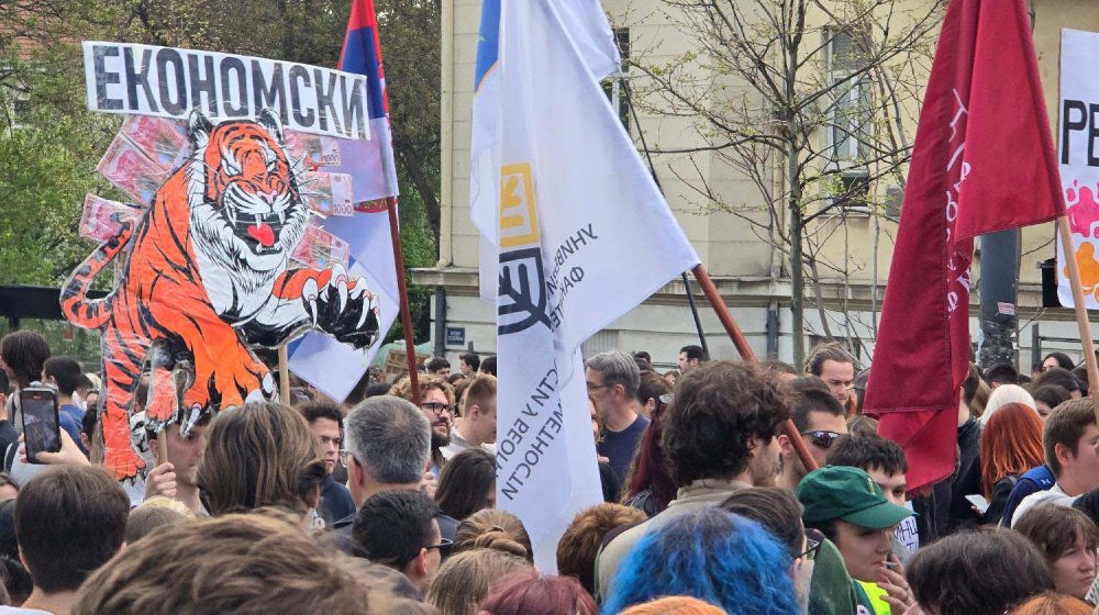 Studenti iz Užica, Čačka i Valjeva idu pešice do Kraljeva 1