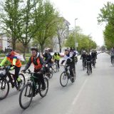 Šest biciklista iz Novog Sada krenulo na protest "lli oni ili mi" u Novi Pazar: Među njima studenti 2