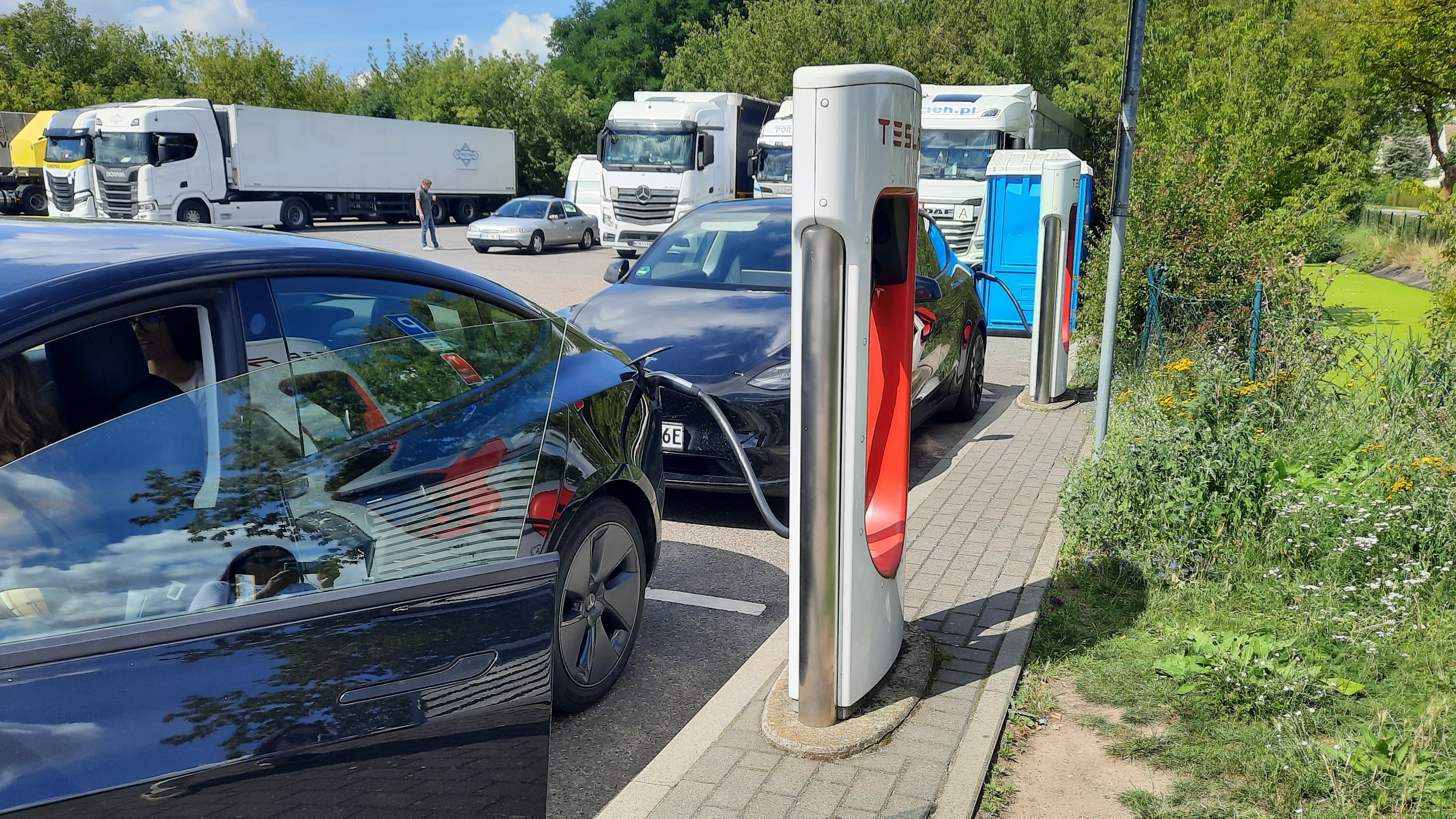Samo devet zemalja EU zaista podstiče kompanije da pređu na električna vozila