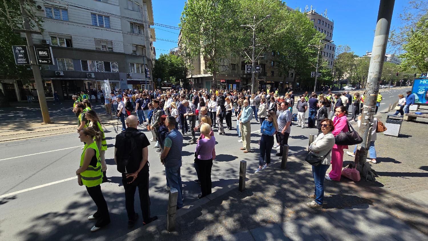 Studenti i građani i danas u više gradova odavali poštu nastradalima u Novom Sadu 2