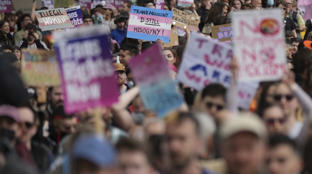 Hiljade demonstranata u Londonu u borbi za prava trans osoba 1