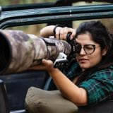 Žena koja foto-aparatom traga za tigrovima u Indiji 3