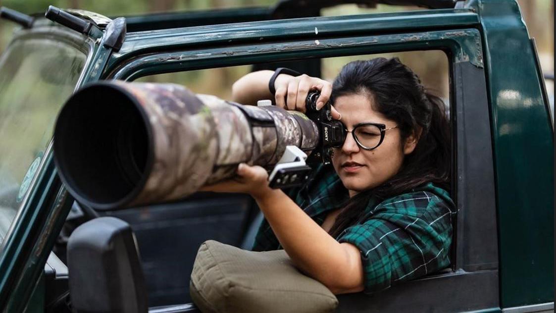 Žena koja foto-aparatom traga za tigrovima u Indiji 1 arzu kurana, fotografkinja