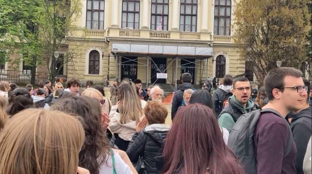 Kragujevac: Izviždan funkcioner SNS 1