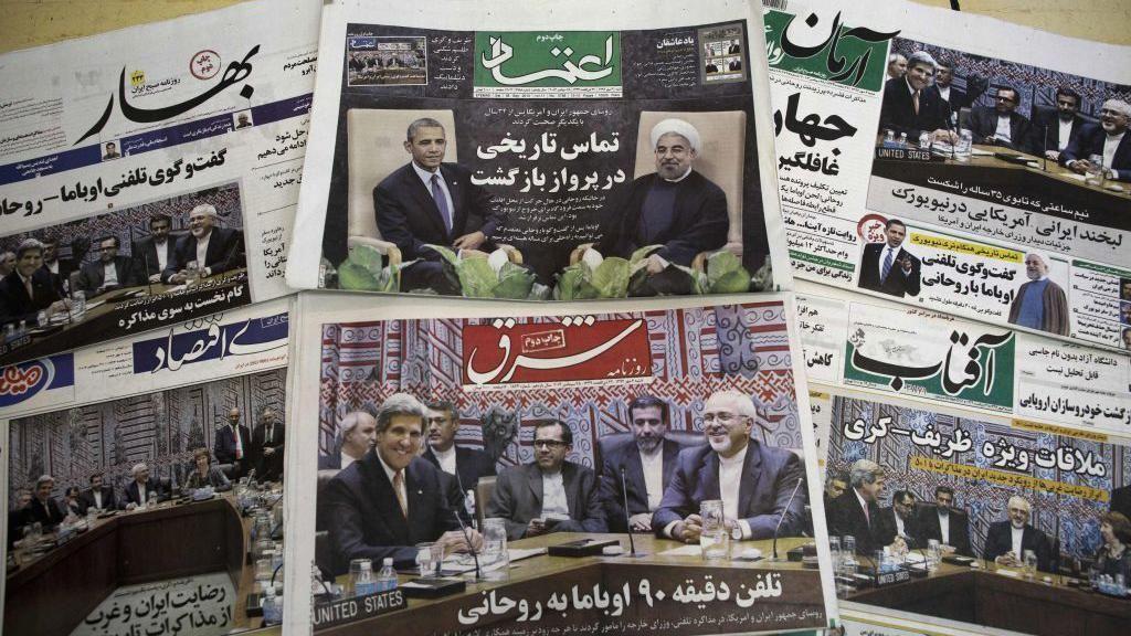 Naslovne strane iranskih novina sa slikama bivšeg iranskog predsednika Hasana Rohanija i tadašnjeg predsednika SAD Baraka Obamu, bivšeg iranskog ministra spoljnih poslova Mohameda Džavada Zarifa i Džona Kerija.