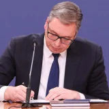 Vučić treba da podnese ostavku 9