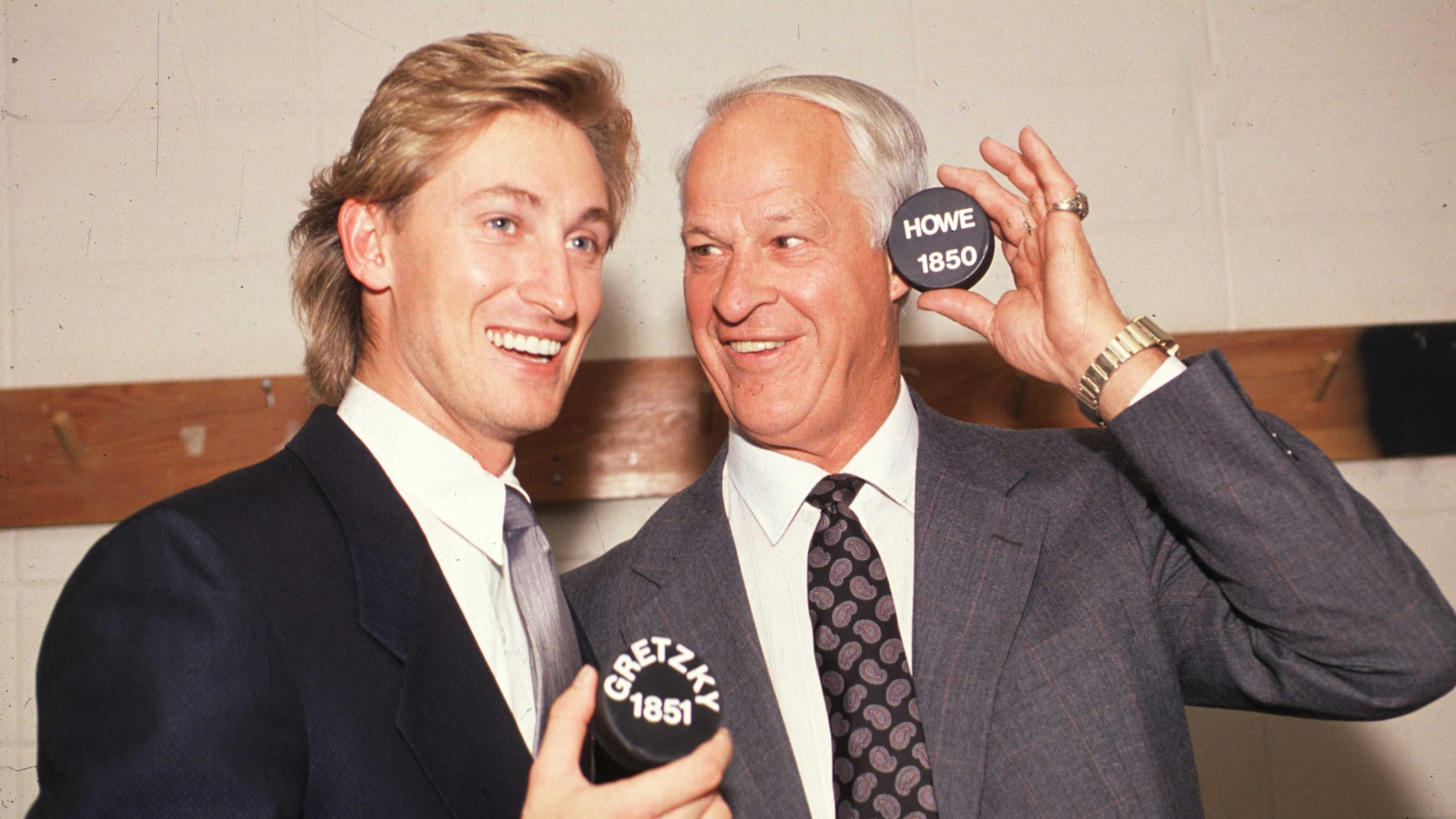 Ruski hokejaš Ovečkin oborio rekord legendarnog Vejna Greckog 6 Vejn Grecki i Gordi Hau su dva prethodna vlasnika rekorda po broju datih golova u NHL ligi