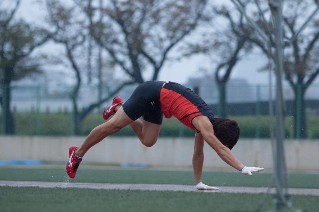 Da li je kvadrobik pretnja po čovečanstvo ili budućnost atletike 4 Muškarac trči na sve četiri