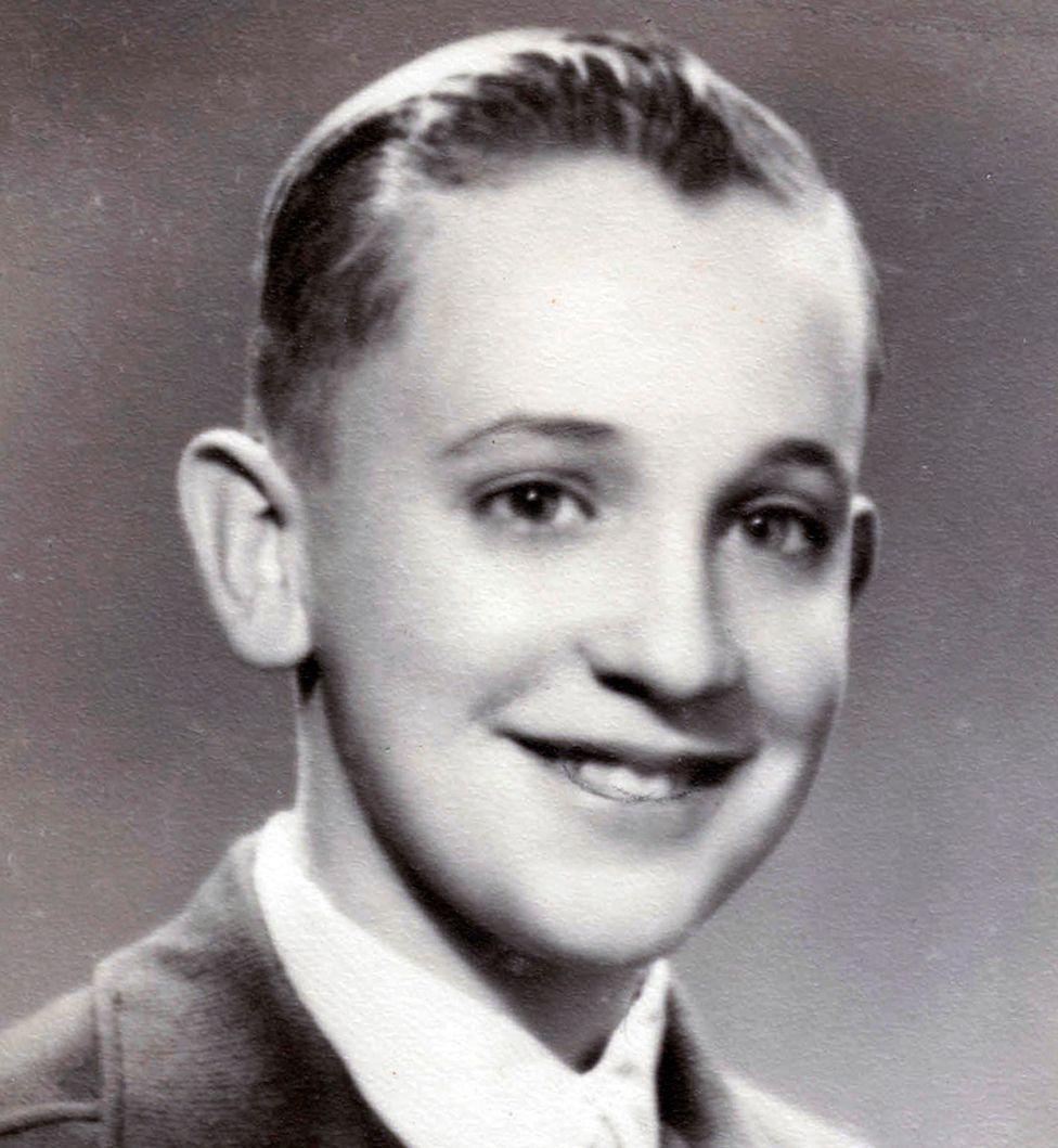 Horhe Mario Bergoljo kao školarac u Buenos Ajresu 1940-ih godina